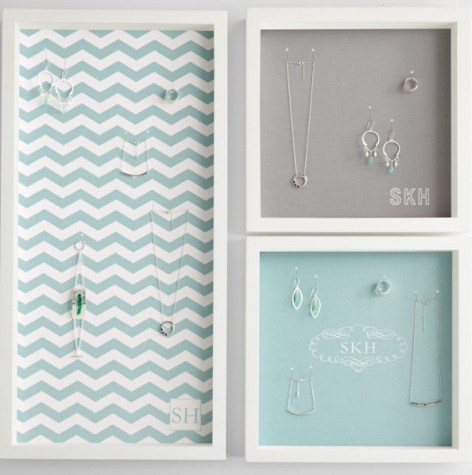 Red Envelope Jewelry Display Case